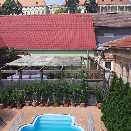 U Smidu Namesti 3*